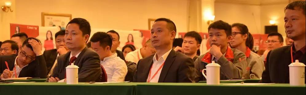 聚勢奮進(jìn)，共創(chuàng)新時(shí)代｜亮閣門窗家庭文化系列報(bào)道之——點(diǎn)亮幸福人生！