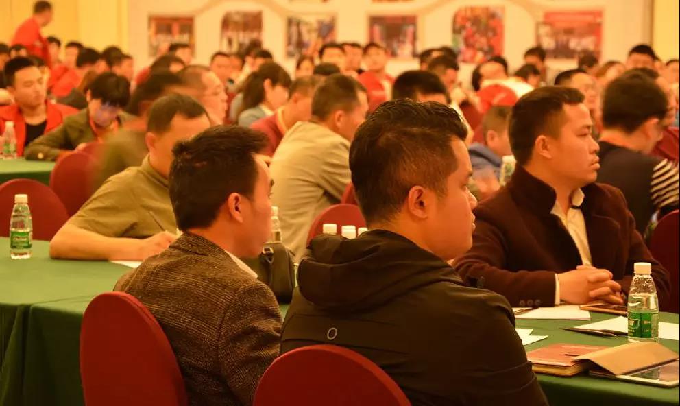 聚勢奮進(jìn)，共創(chuàng)新時(shí)代｜亮閣門窗家庭文化系列報(bào)道之——點(diǎn)亮幸福人生！