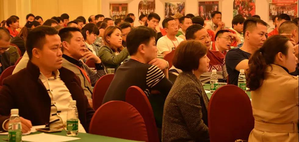 聚勢奮進(jìn)，共創(chuàng)新時(shí)代｜亮閣門窗家庭文化系列報(bào)道之——點(diǎn)亮幸福人生！