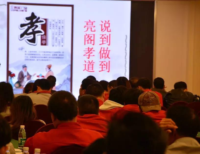 聚勢奮進(jìn)，共創(chuàng)新時(shí)代｜亮閣門窗家庭文化系列報(bào)道之——點(diǎn)亮幸福人生！